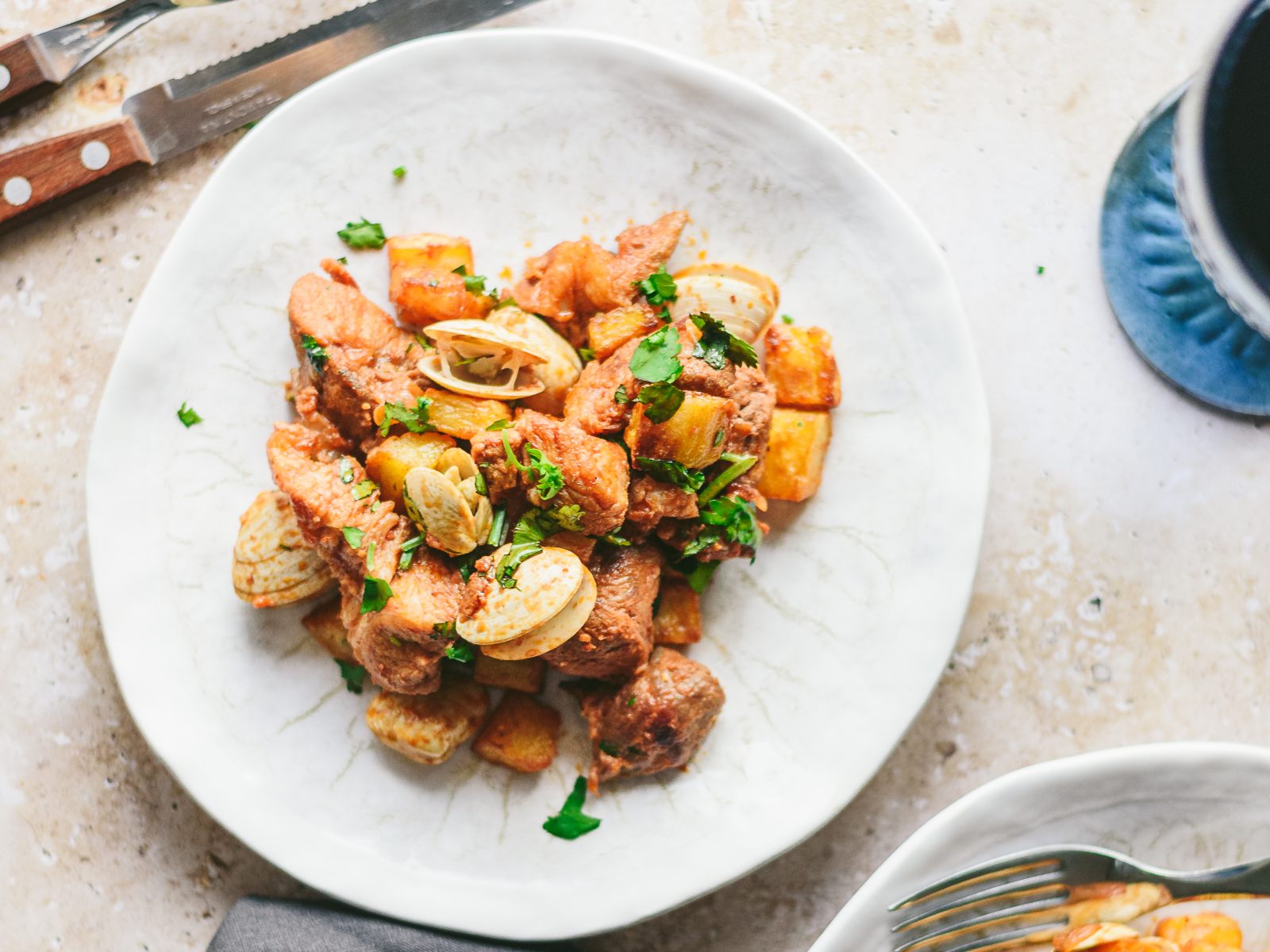 Carne de porco à alentejana